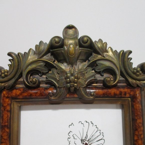 *Diva Boutique - Bronze Classical Grape Vine Scroll Table Top Frame - Picture 3 of 7